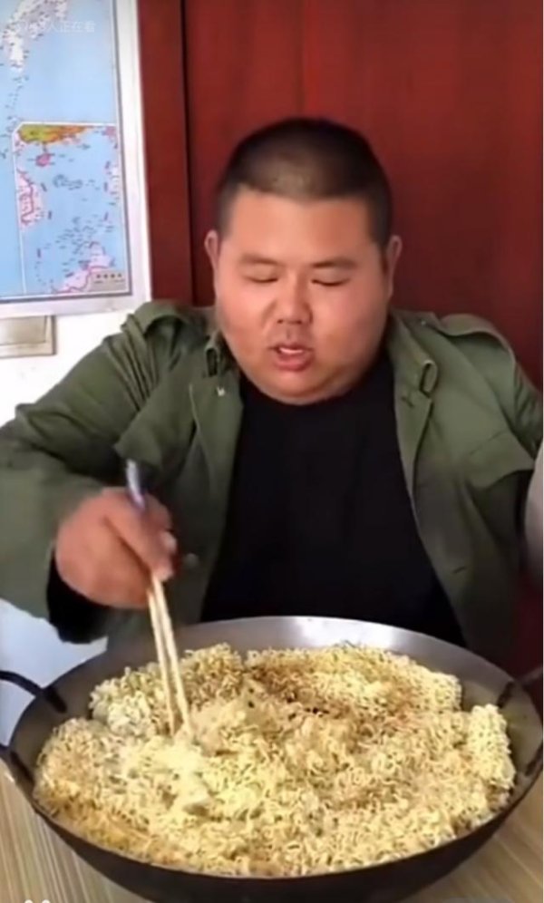 专业股票配资平台 “体重350多斤，胃袋就有150多斤”，吃播“大胃王”良子的困惑
