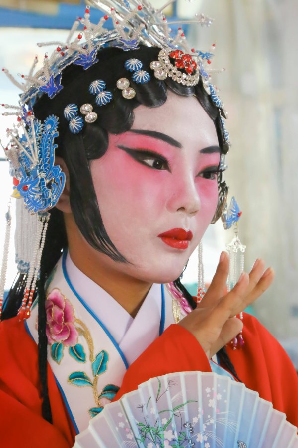 股票配资体验 收视率破8的《主角》藏着多少痛？名伶孤老终生，反派病死狱中